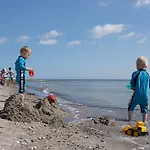 Dronningens Ferieby Ξενοδοχείο 4*